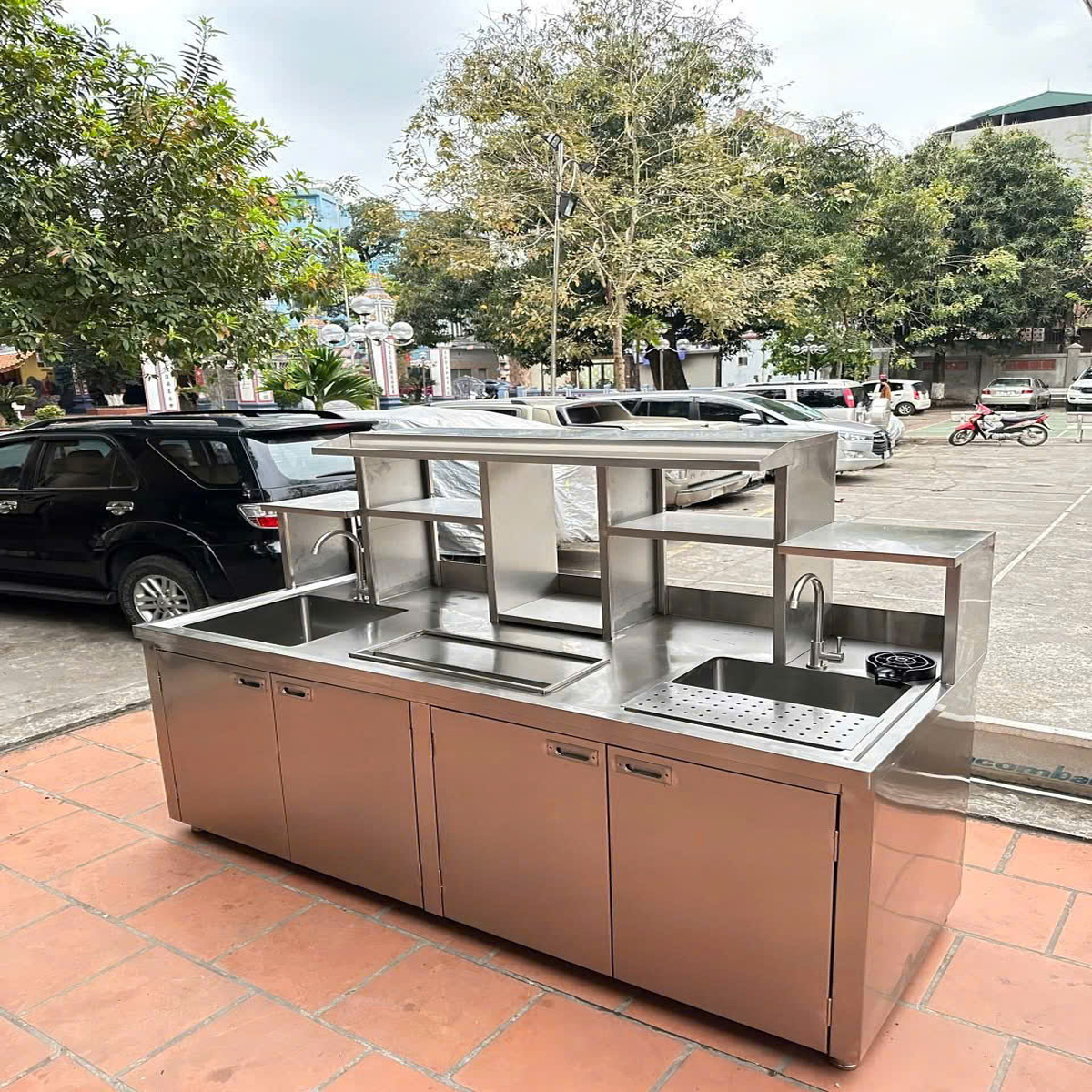Quầy Pha Chế Inox Tích Hợp Chậu Rửa Và Kệ Trưng Bày