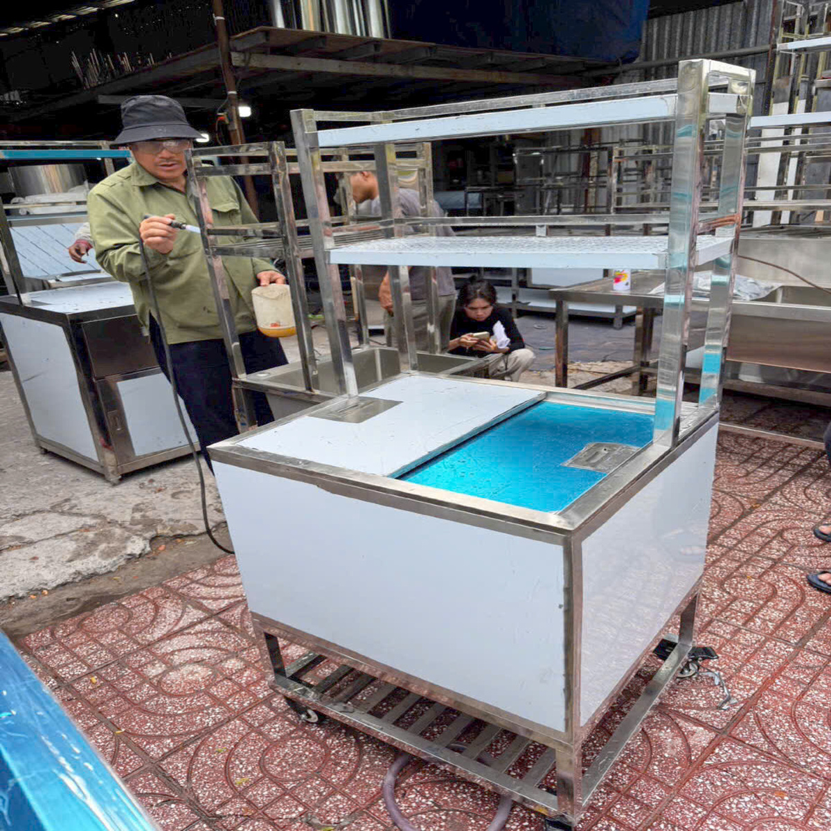 Thùng Đá Inox Có Chân Đứng