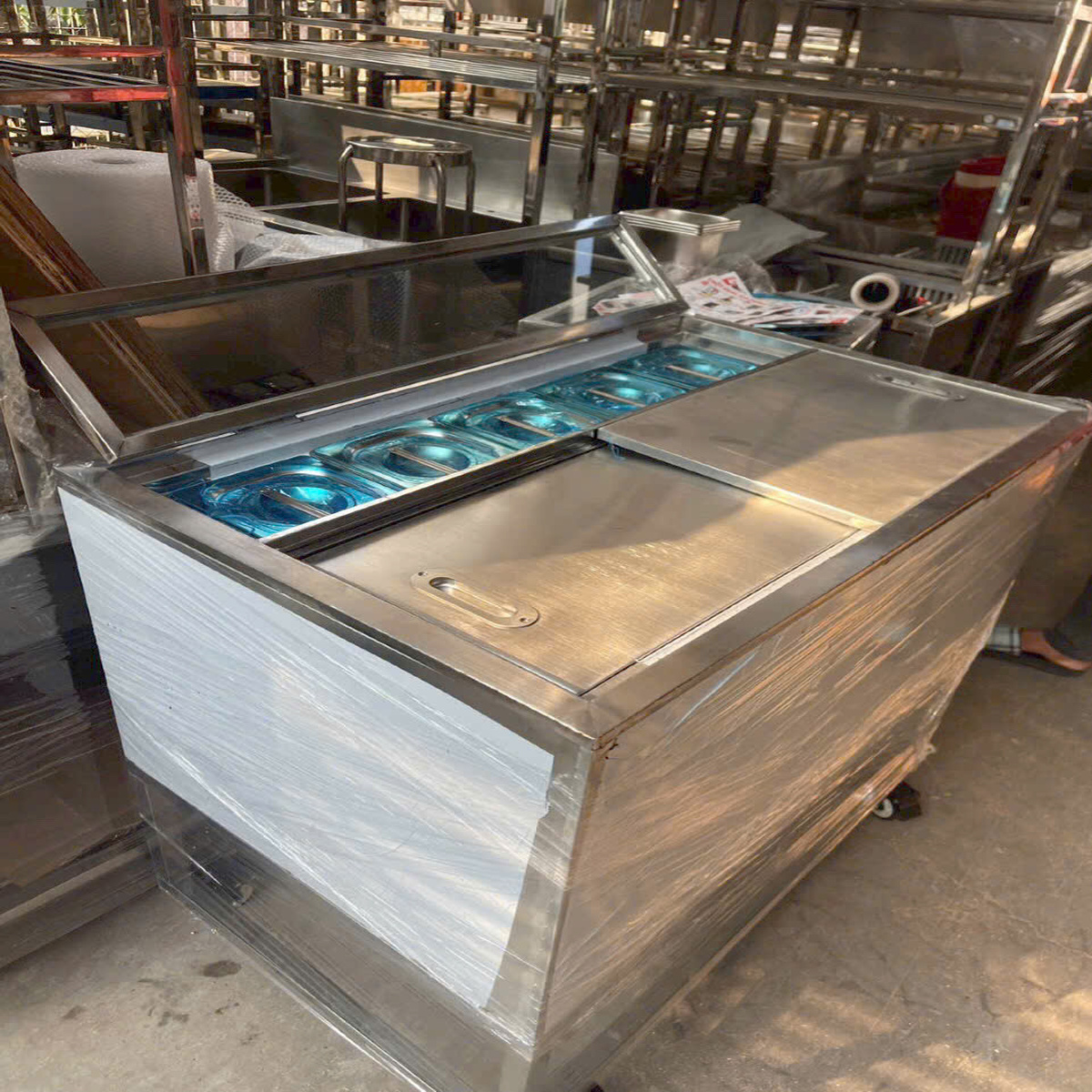 Thùng Đá Inox Có Chân Đứng